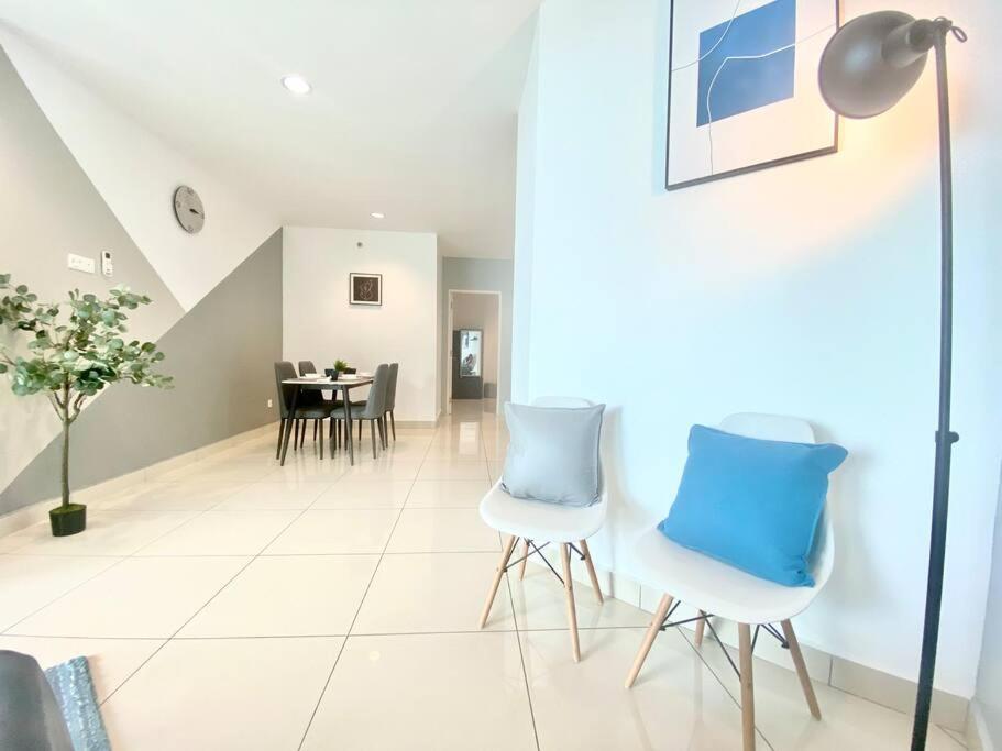 Mansion One Suites - Seaview Modern 2 Bedroom Suites George Town Eksteriør billede