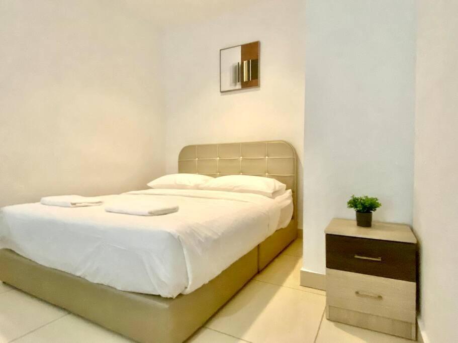 Mansion One Suites - Seaview Modern 2 Bedroom Suites George Town Eksteriør billede