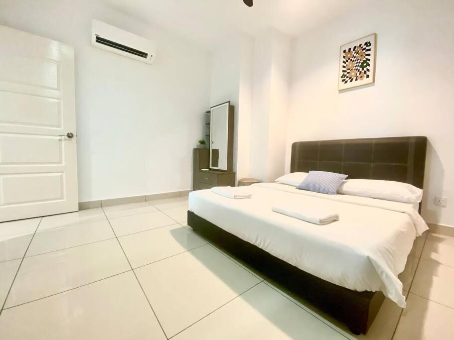 Mansion One Suites - Seaview Modern 2 Bedroom Suites George Town Eksteriør billede