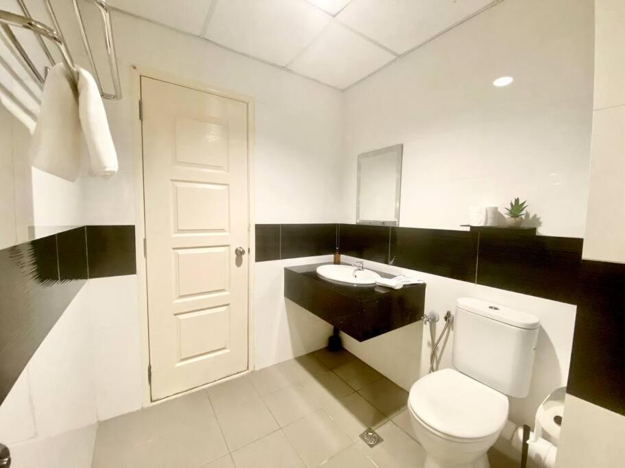 Mansion One Suites - Seaview Modern 2 Bedroom Suites George Town Eksteriør billede