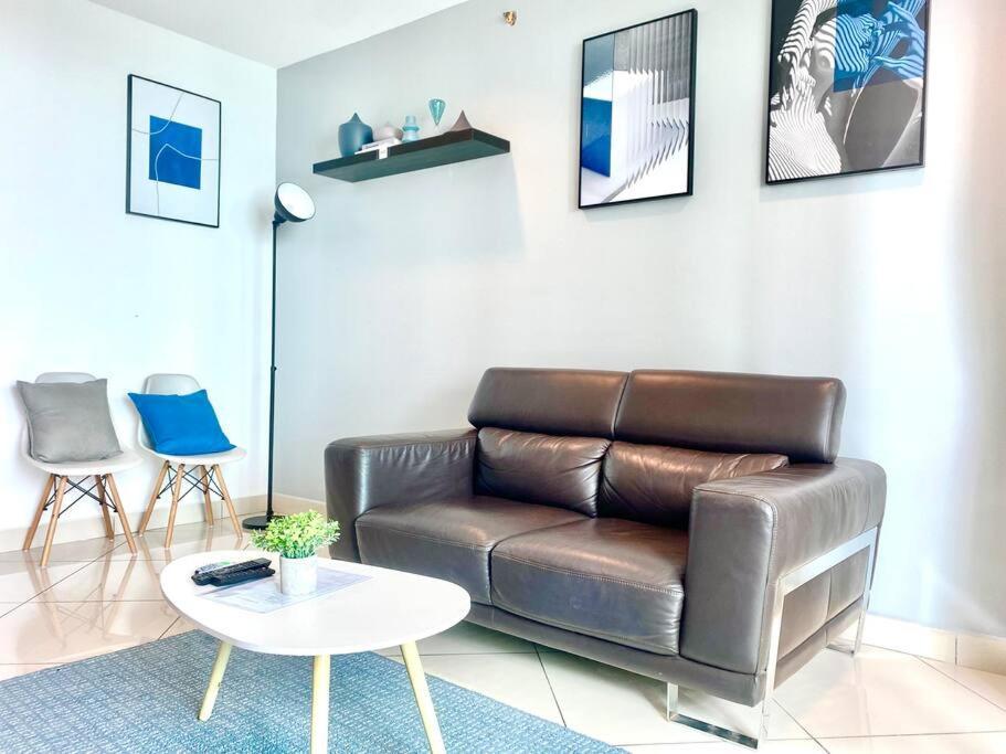 Mansion One Suites - Seaview Modern 2 Bedroom Suites George Town Eksteriør billede