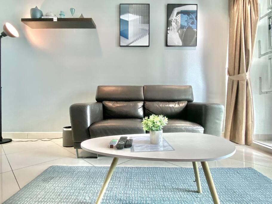 Mansion One Suites - Seaview Modern 2 Bedroom Suites George Town Eksteriør billede